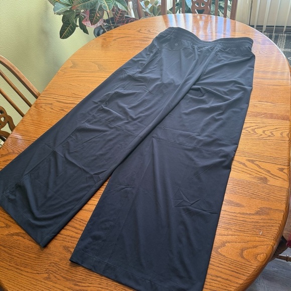 Lululemon Wide Leg Pants Size 14 - Picture 2 of 3